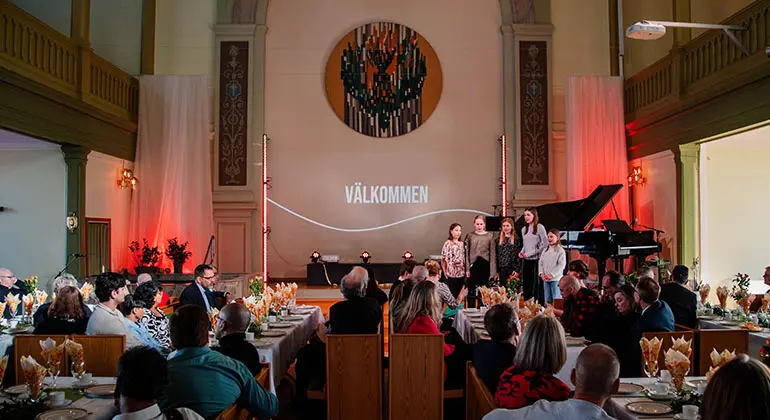 Invigningsfest när Elimkyrkan och Hagakyrkan i Sundsvall tillsammans bildade Baptistkyrkan Sundsvall. Foto: Peter Van Der Meulen