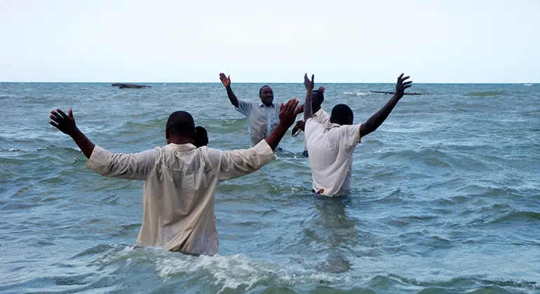 Dop i Stilla havet, Bagamoyo, Tanzania. Foto: Fabio Guimaraes